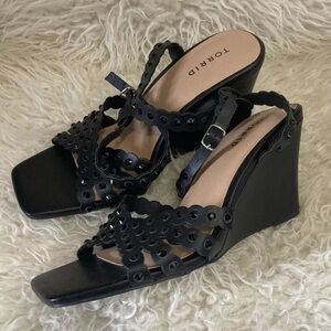 10-29 Torrid Black Sandals Shoes 9.5WW Ankle Strap Square Toe X WIDE WIDTH